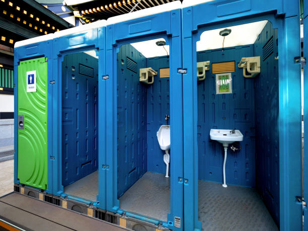 Best Porta potty delivery and setup  in Oakdale, MN